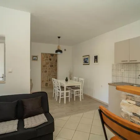 House Vinka By Guide * Otocic Osjak